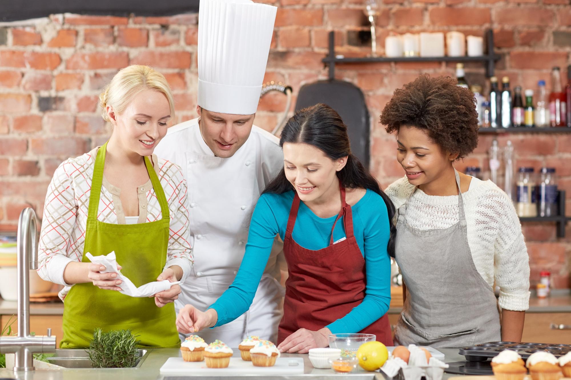 Lezione live con chef in cucina didattica